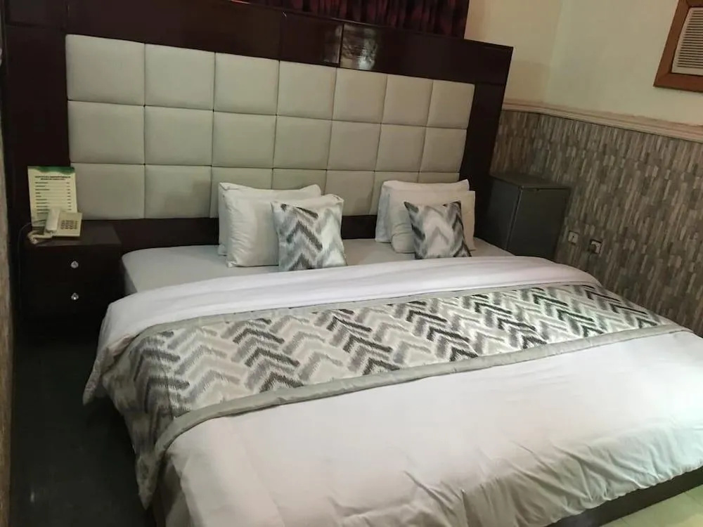 Twin Tower Hotel