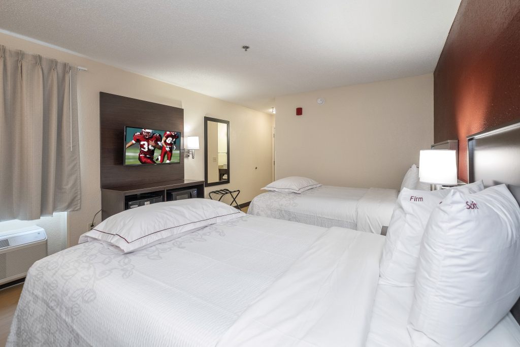 Red Roof Inn PLUS Long Island - Garden City