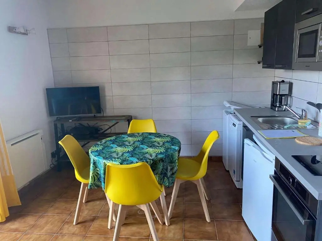 4MIR11JAUNE- T2 en DUPLEX idéalement situé pour 4 personnes