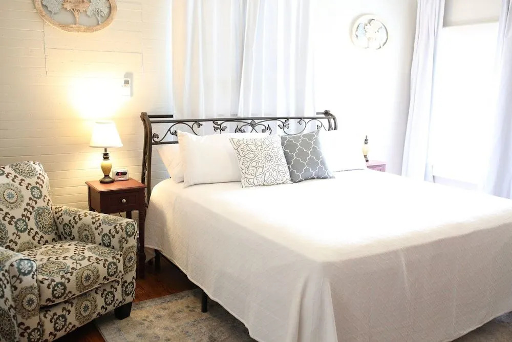 Bryn Oaks Bed and Breakfast