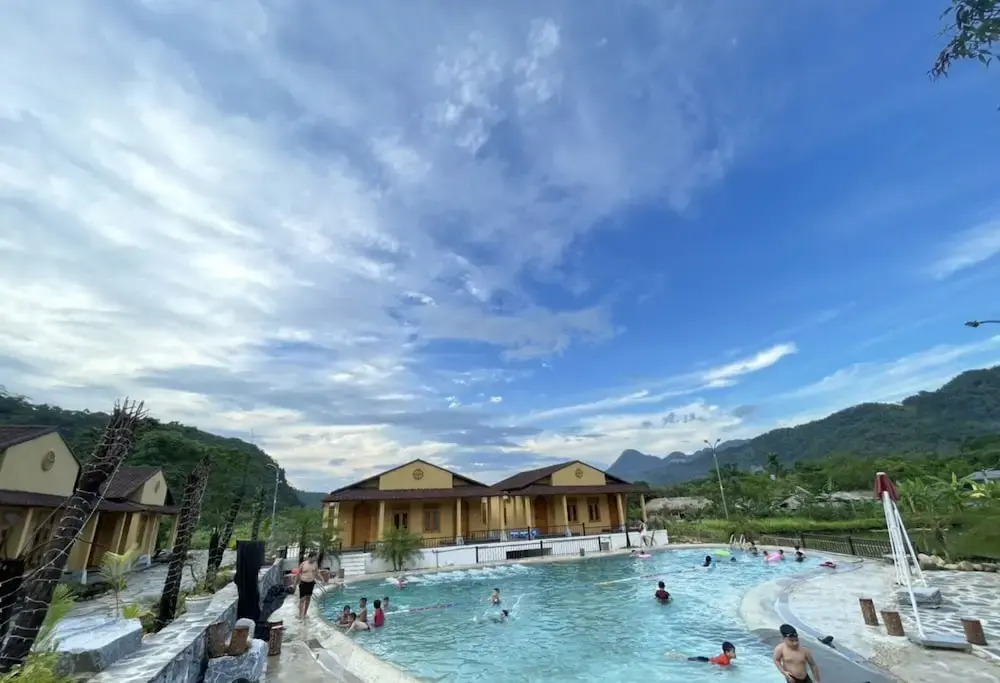 Sky Bay Lodge