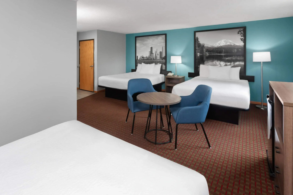 Super 8 by Wyndham McHenry Fox Lake Area