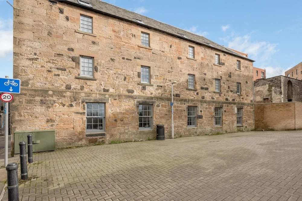 312 Reid's Corner - by Stay Dunfermline
