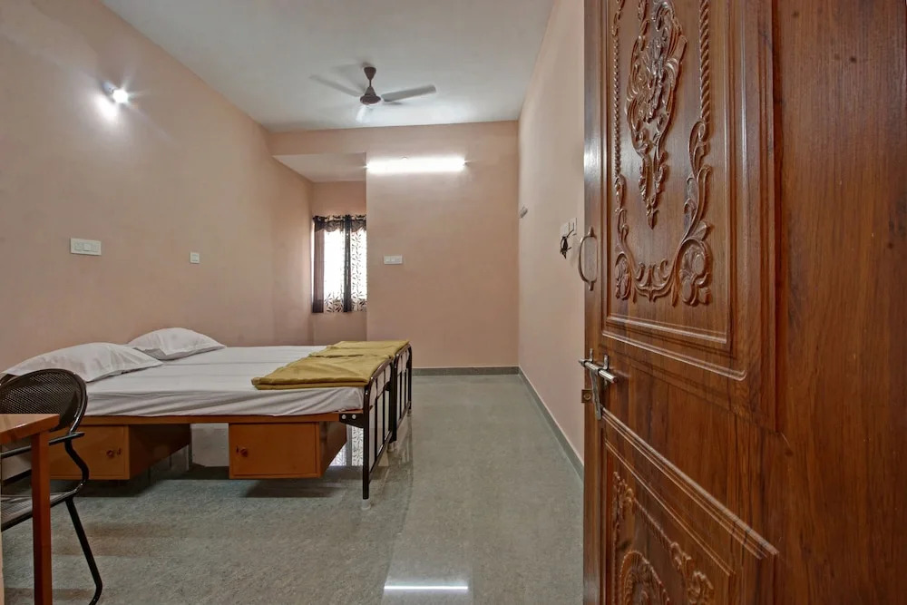 Sri Rugmani Residency by OYO Rooms