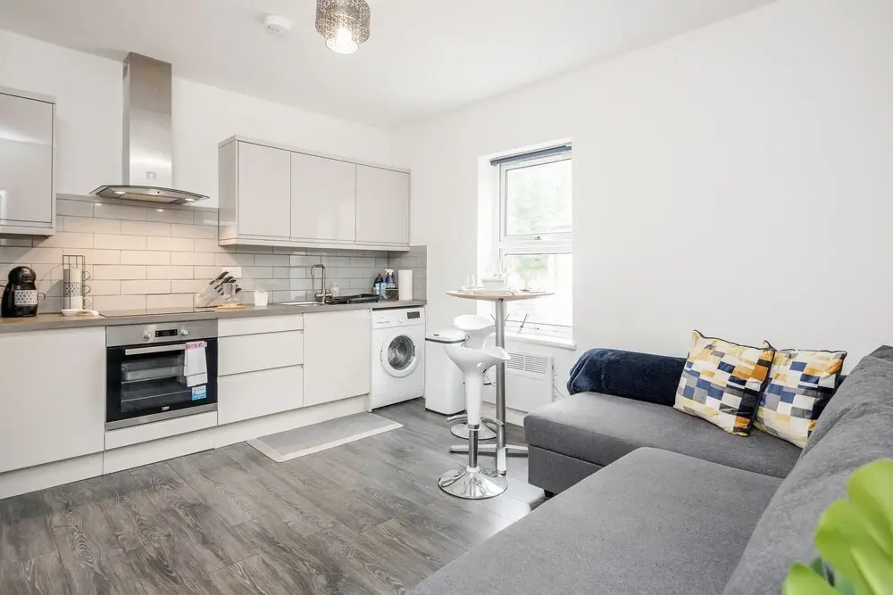 1BR Victorian House Near Bedford City Centre