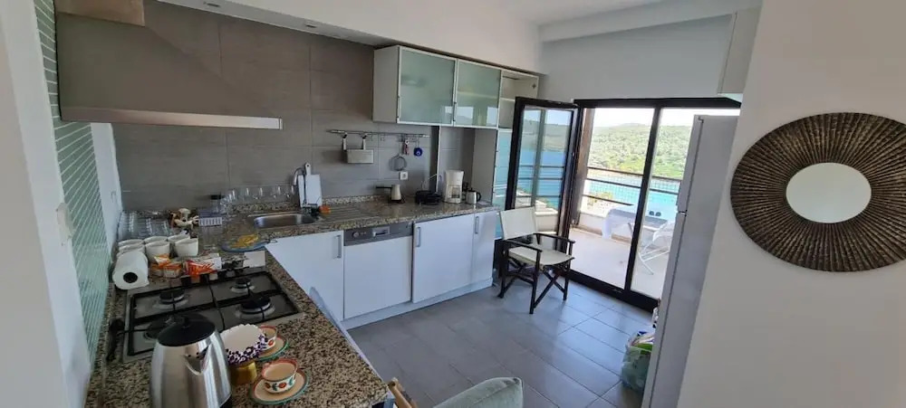 Amazing Flat w Shared Pool Near Beach in Milas