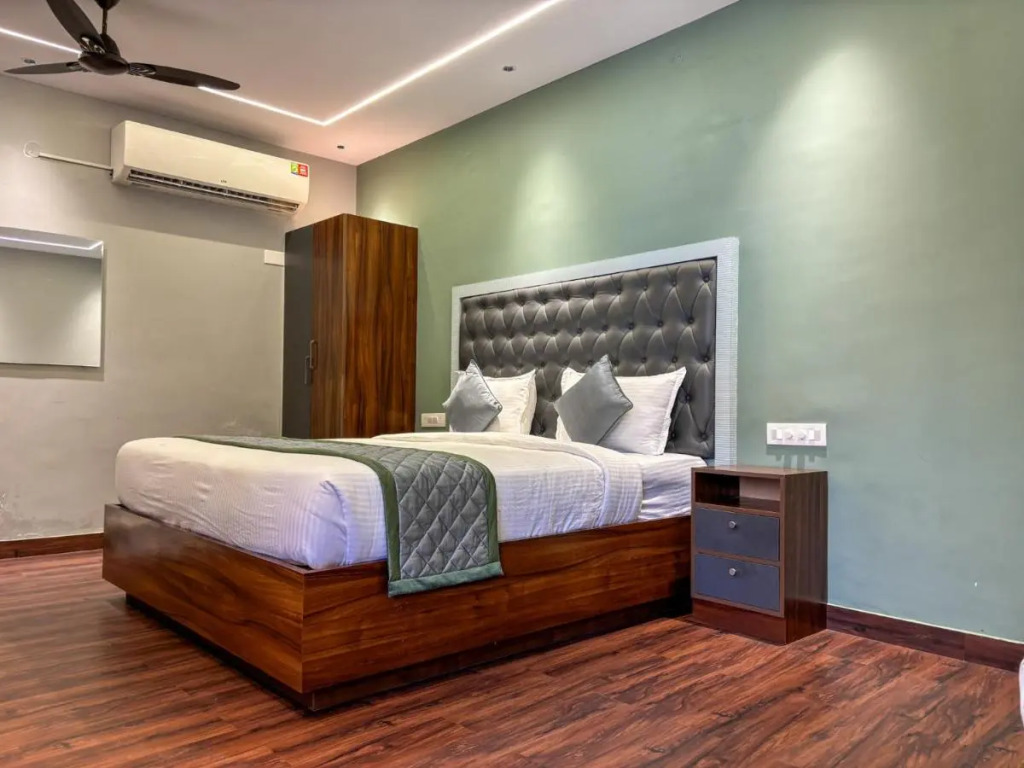 Palm Mystic Inn - Indiranagar