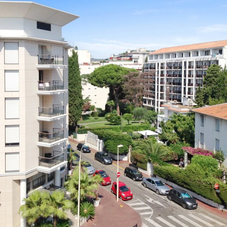 Chic Apartment In Cannes 250m From The Beach!