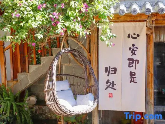 Just to wait for your chain inn (Lijiang Ancient City Wuyi Street Store)