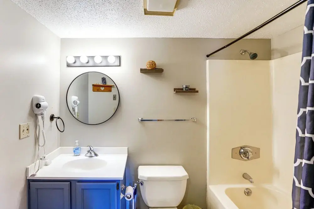 Snow Mountain Condo: Hot Tub + Shuttle to Resort