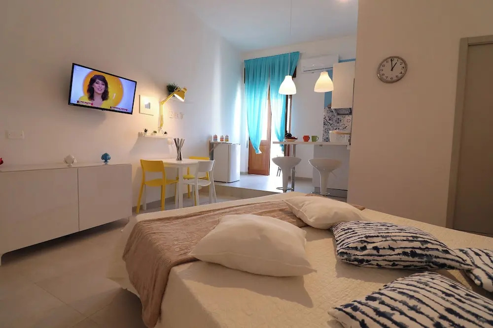 Casa Maya Modern Open-space Apartment Steps From Otrantos Seafront