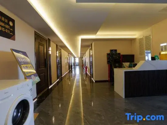 Grizzly Bear E-sports Intelligent Audio and Video Apartment (Pedestrian Street)