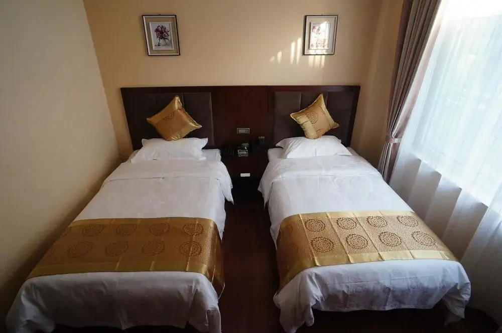 Sunshine Holiday Hotel