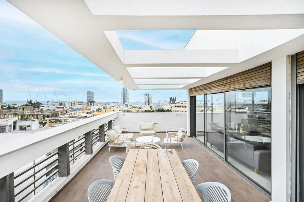 Beautiful 4BR Penthouse in Sheinkin street by HolyGuest