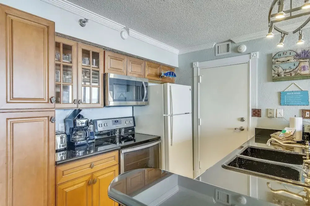 Luis' Lair by Ryson Vacation Rentals