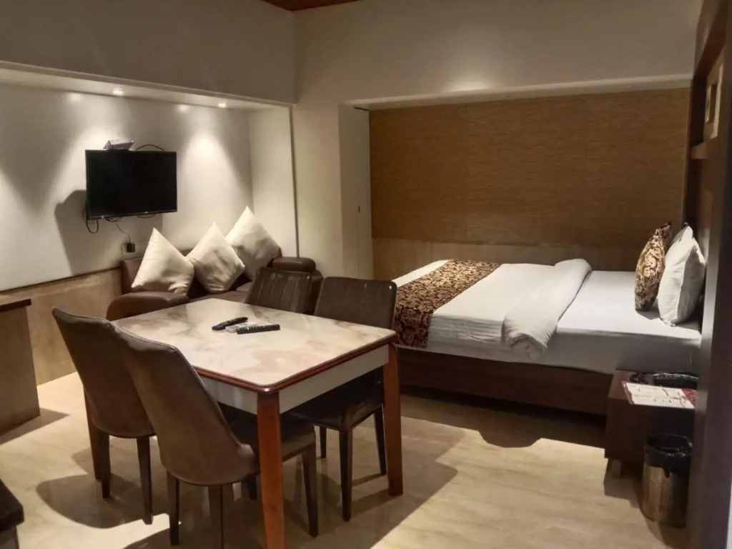 Hotel Laxvas- The Business Hotel