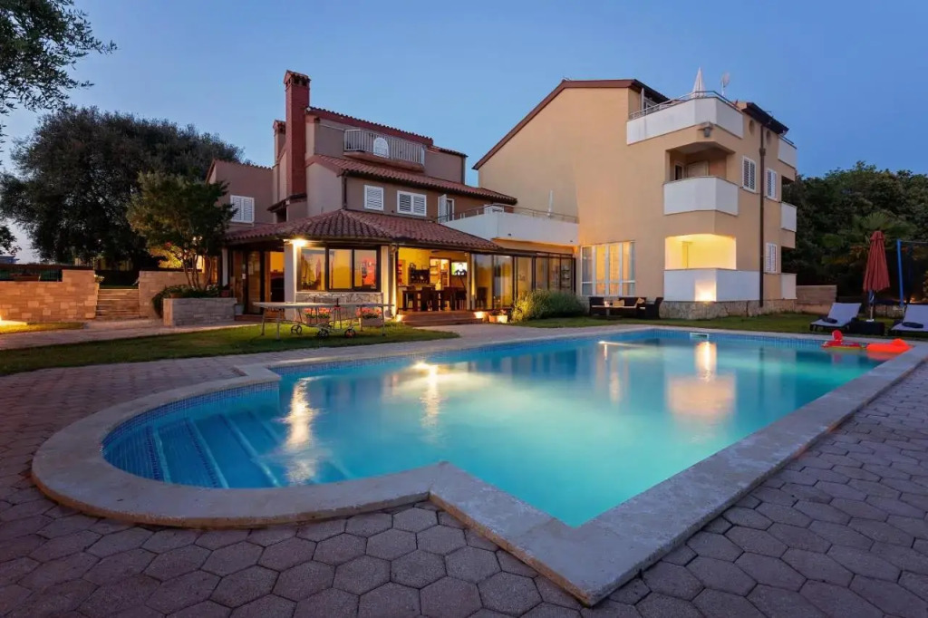 Guesthouse Barboska-pool & tennis court