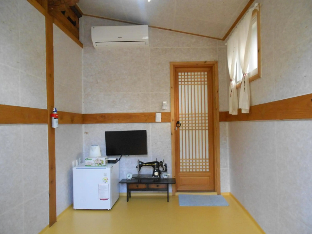 Happiness Full Hanok Guesthouse