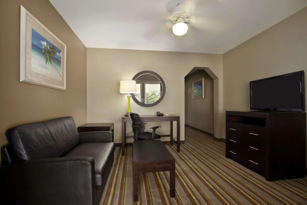 Super 8 by Wyndham Tupelo Airport