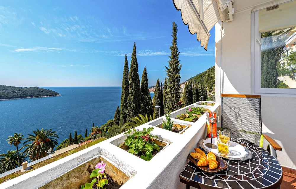 Amazing Apartment in Dubrovnik With Wifi and 2 Bedrooms