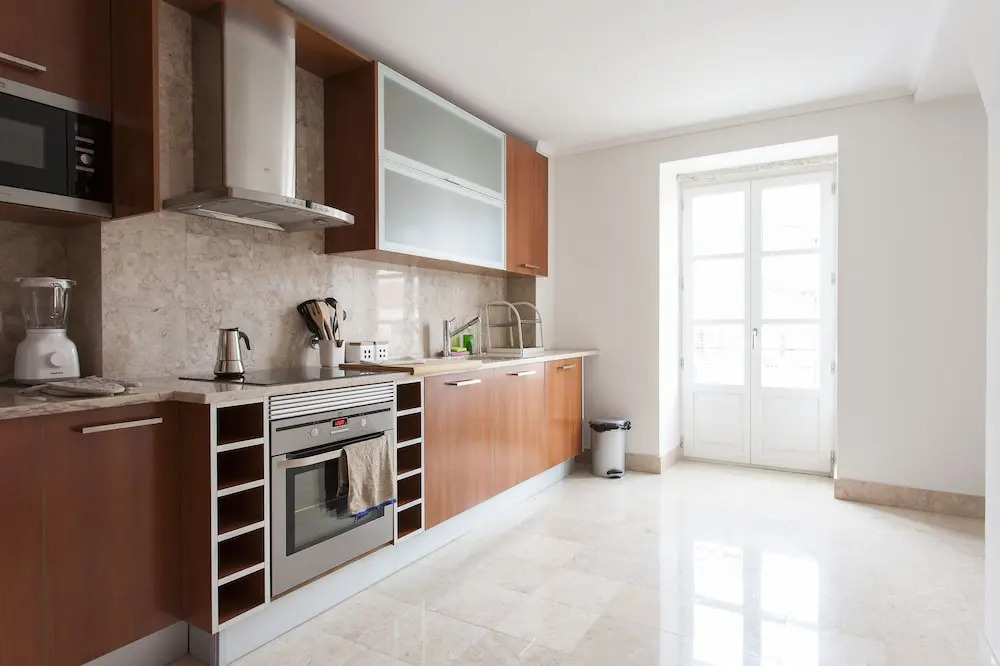 JOIVY Spacious 3BR home w/balcony in Baixa, nearby Lisbon Cathedral