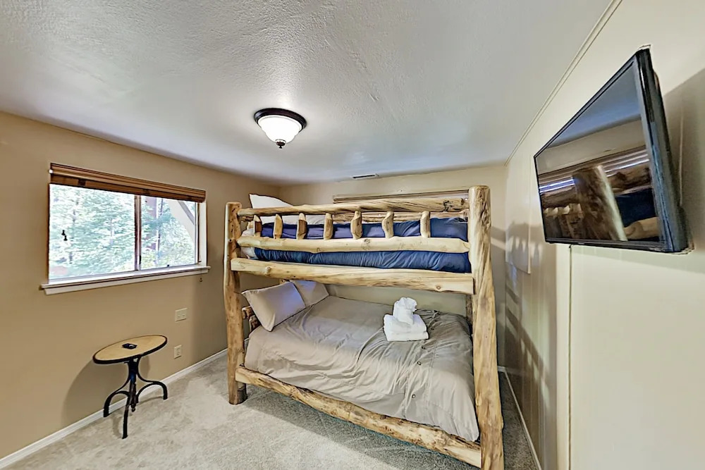 New Listing! All-suite Forest W/ Hot Tub 3 Bedroom Home