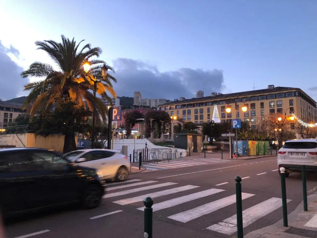 Quartier historique Plein coeur d Ajaccio proche de toutes commodités plage à 150m Grand F2 4 couchages 56 M2