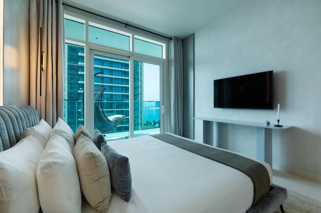 Stylish 2BR apt in Emaar Beachfront w Stunning sea Views