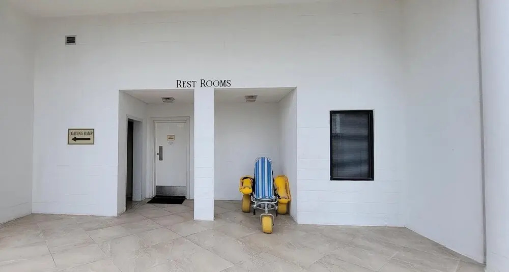 2 Level Beachfront Luxury 2 Bedroom Home by Redawning