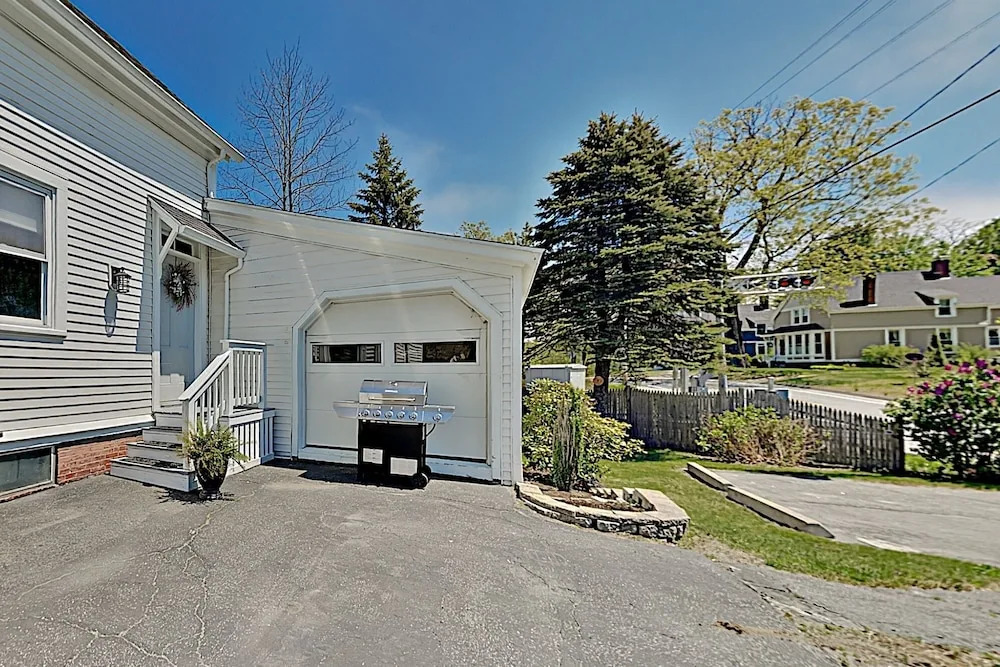 Adorable & Updated In The Heart Of Freeport 3 Bedroom Home