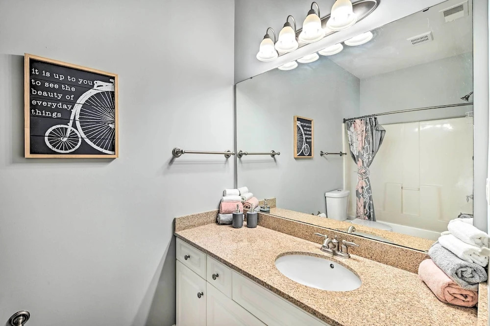 Centrally Located Studio w/ Pool in Myrtle Beach