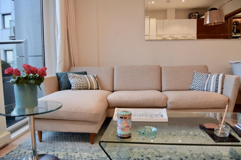 Bright 1 Bedroom Apartment With River Views