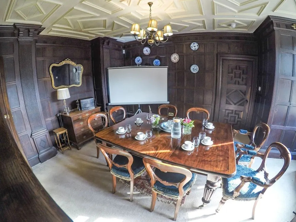 Abbots Oak Manor