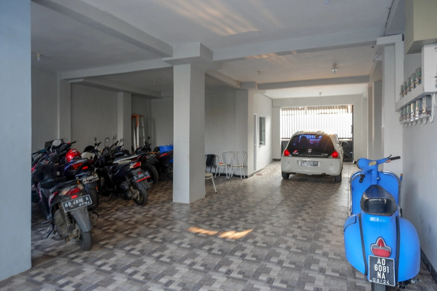 RedDoorz near Jalan Adi Sucipto Solo