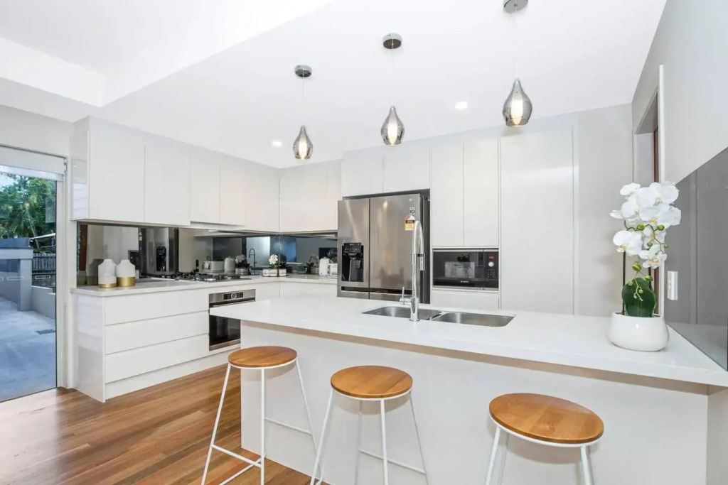 Park Avenue Townhouse Retreat Brisbane Sleeps 10