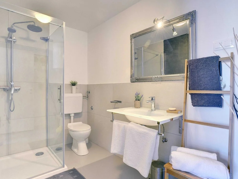 Elegant Villa in Ližnjan with Private Pool