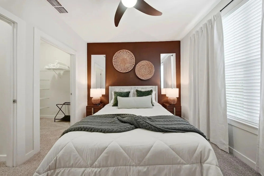 Modern 2BR w Pool Pet-friendly Unit 16