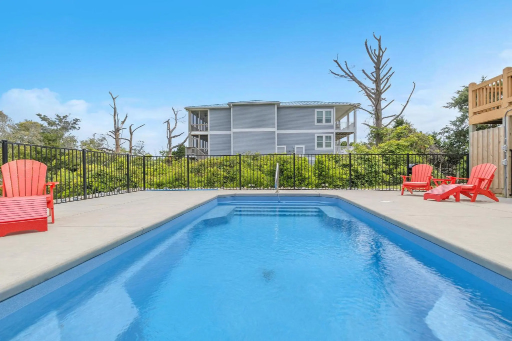 Salty Dawg by Oak Island Accommodations