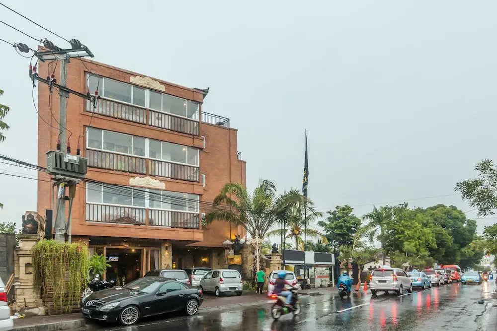 ZEN Rooms Raya Kuta 3