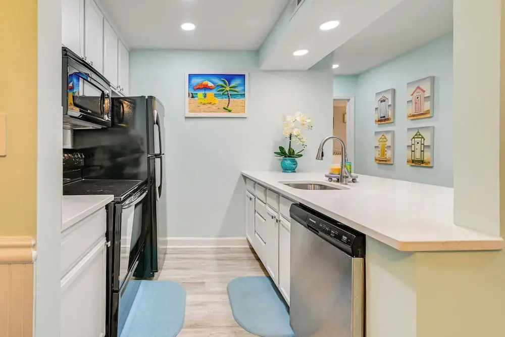 Cozy Myrtle Beach Getaway: 1 Block to Ocean!