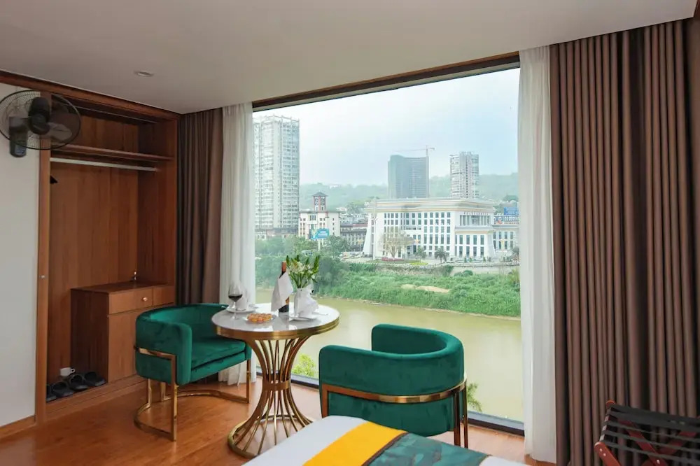 Khách sạn Việt Trung