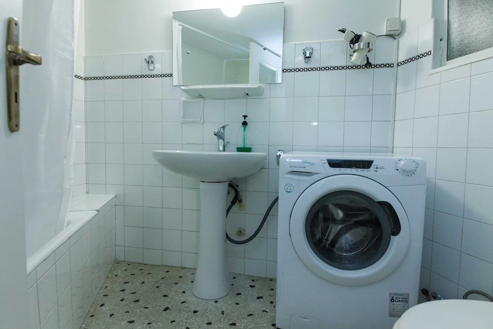 Koukaki Vintage Look 2BR Apt w Balcony