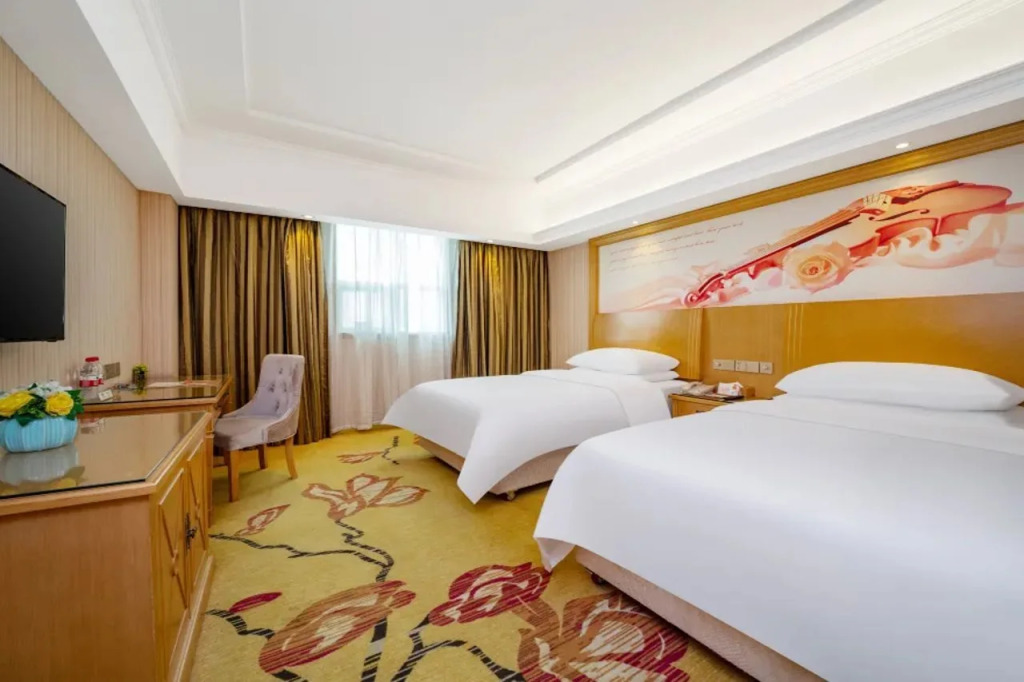 Vienna Hotel (Dongguan Huangjiang Metro Station Branch)