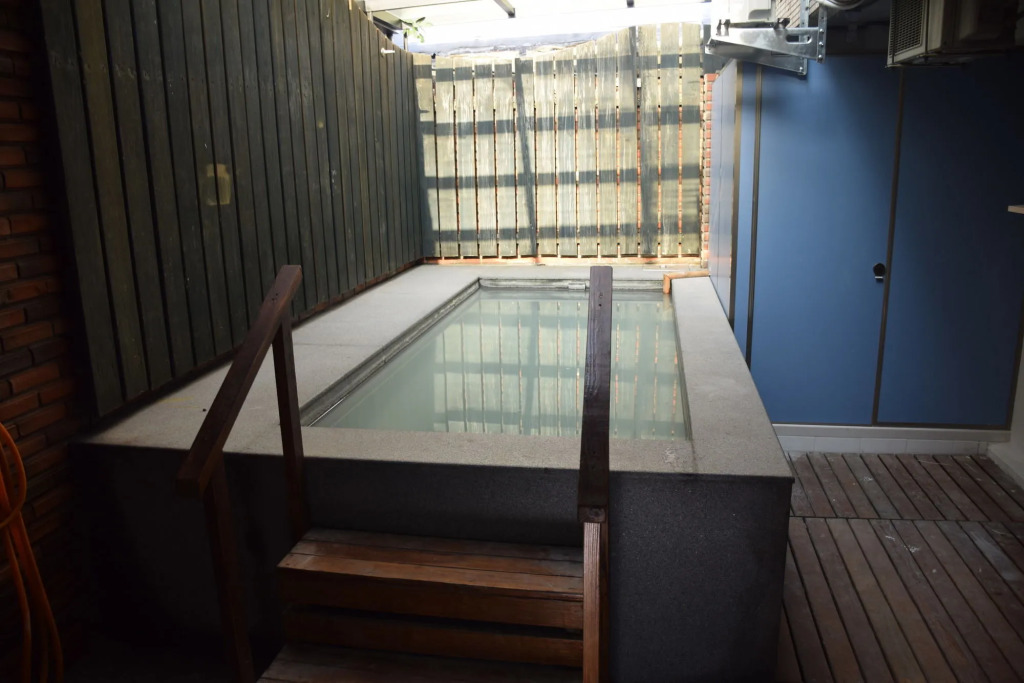 House One One Hot Spring