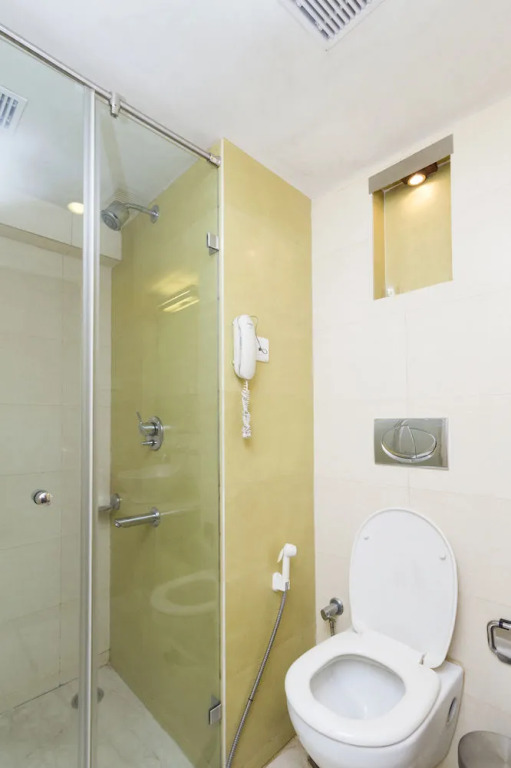 OYO Premium Cunningham Road