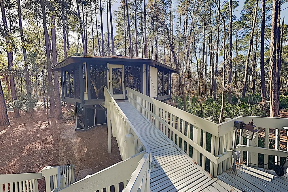 New Listing! Stunning Sea Pines Treetop Oasis 1 Bedroom Condo