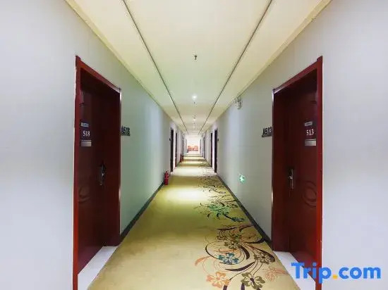 Yue Hotel (Baoding Mancheng Huiyou Shopping Mall)