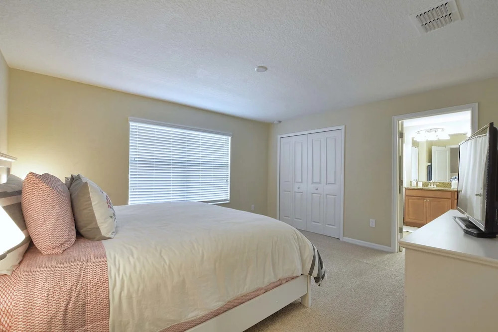 Storey Lake 4 Bedroom Townhome w Splashpool - 1610ST