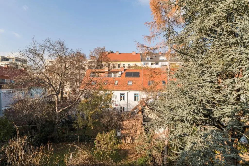 Schlossberg Suite by ichbucheAT