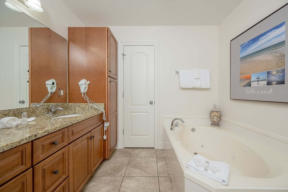 The Oasis 1710 Formerly Phoenix West Ii 1710 3 Bedroom Condo